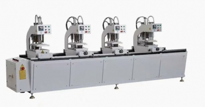 ہیوی ڈیوٹی PVC UPVC رنگین ونڈوز پروفائل ہائی سپیڈ سیملیس ویلڈنگ مشینیں 4 CNC ہیڈز کے ساتھ