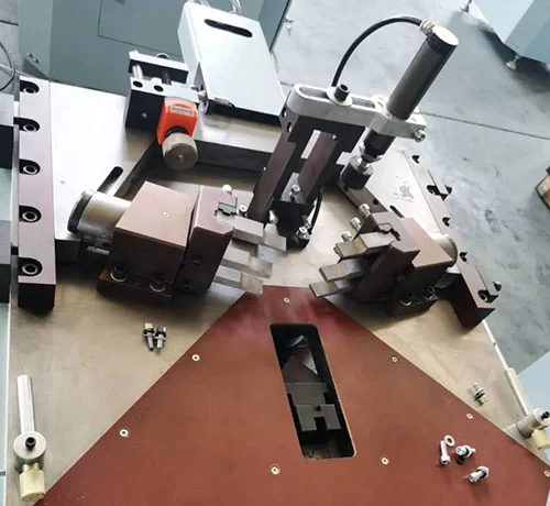 100mm3500mm Two Heads Aluminum Window Door Corner Combining Machine